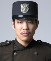 兒玉宣勝演じる織田千代長。(c)唐々煙／マッグガーデン 撮影：渡部孝弘