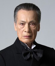 藤木孝演じる岩倉具視。(c)唐々煙／マッグガーデン 撮影：渡部孝弘