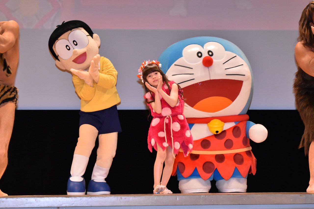 「ウンタカダンス」を踊るエヴァちゃん。