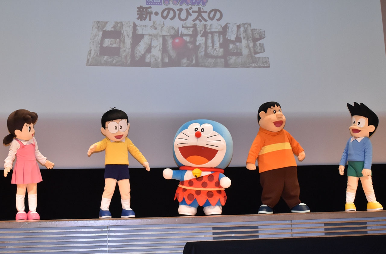 （左から）しずか、のび太、ドラえもん、ジャイアン、スネ夫の着ぐるみ。