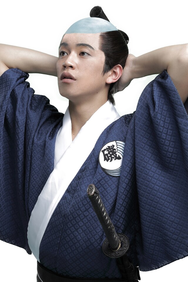 井上拓哉扮する磯部磯兵衛。