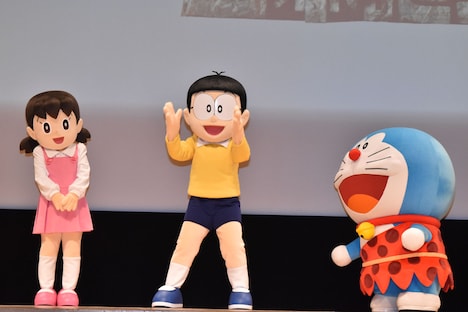 左からしずか、のび太、ドラえもん。
