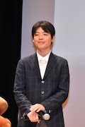 八鍬新之介監督