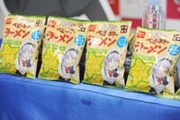 「だがしかし」とのコラボによる「ベビースターラーメン」ココナッツカレー味。