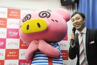 ブタメンくんとおやつカンパニーの山口氏。