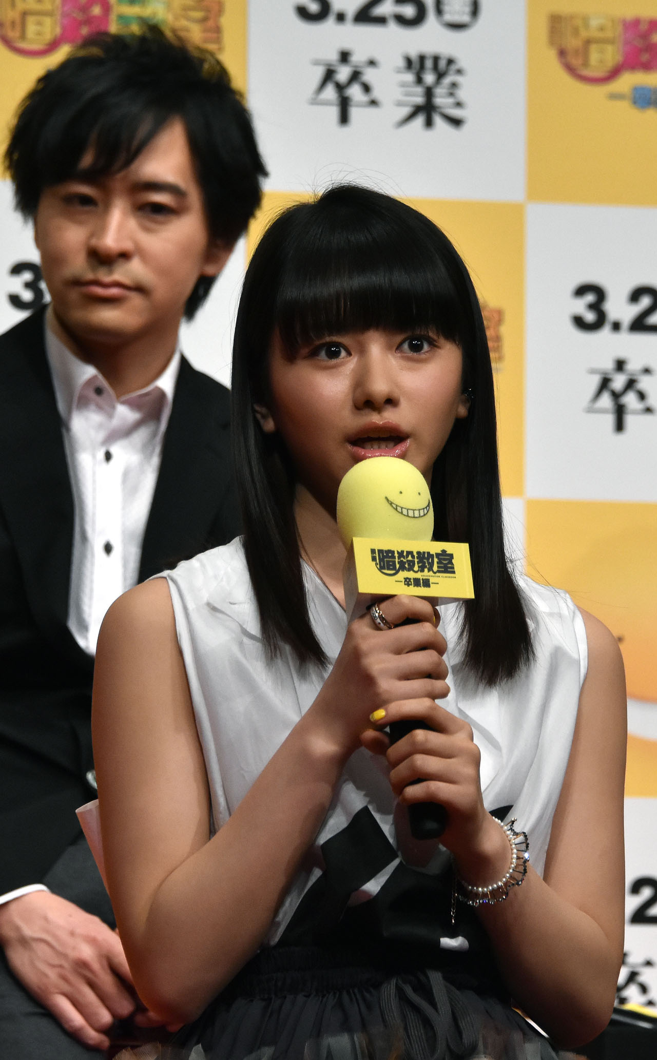 山本舞香（手前）