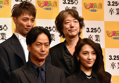 （左上から時計回りに）成宮寛貴、羽住英一郎監督、知英、椎名桔平。