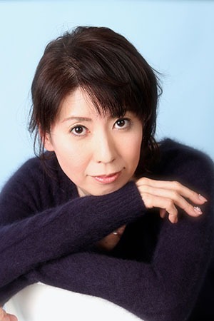 潮田広海役を演じる三石琴乃。