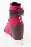 佐倉杏子モデルのインヒールスニーカー。