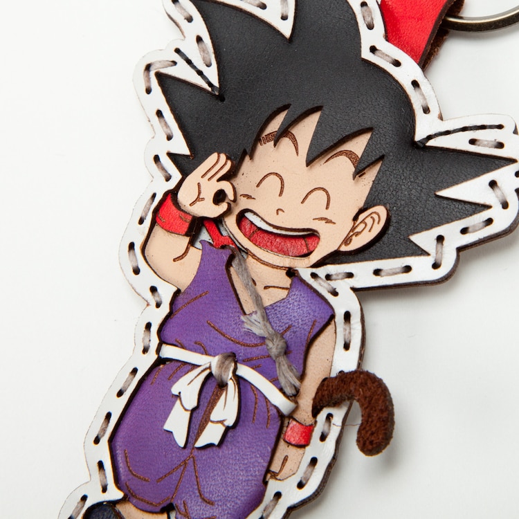 ドラゴンボール 孫悟空キーホルダー カラフルな革で色を再現 コミックナタリー