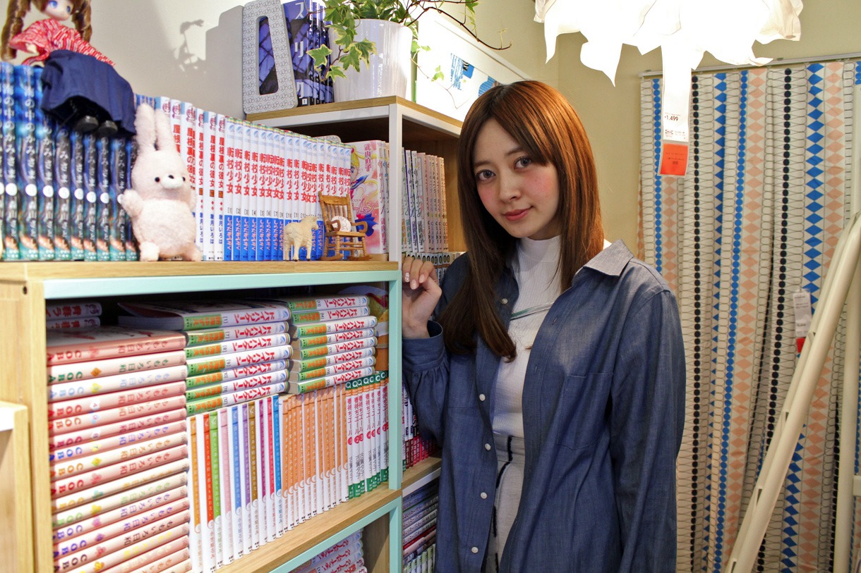 モデルルームの本はサンプルだが、実際の部屋も同じぐらいマンガで溢れていると外川は語っていた。