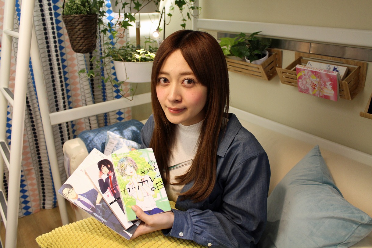 外川は、撮影のためマンガを3つ持参。彼女のInstagramアカウントでは、最近買ったマンガを頻繁に紹介している。