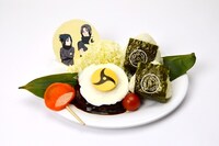 会場で販売される「イタチとサスケの仲良し兄弟プレート」。