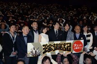 「珍遊記」初日舞台挨拶の様子。