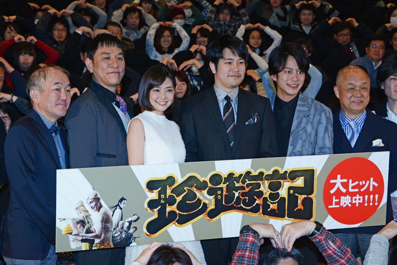 （左から）温水洋一、ピエール瀧、倉科カナ、松山ケンイチ、溝端淳平、田山涼成。