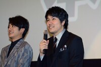 （左から）溝端淳平、松山ケンイチ。