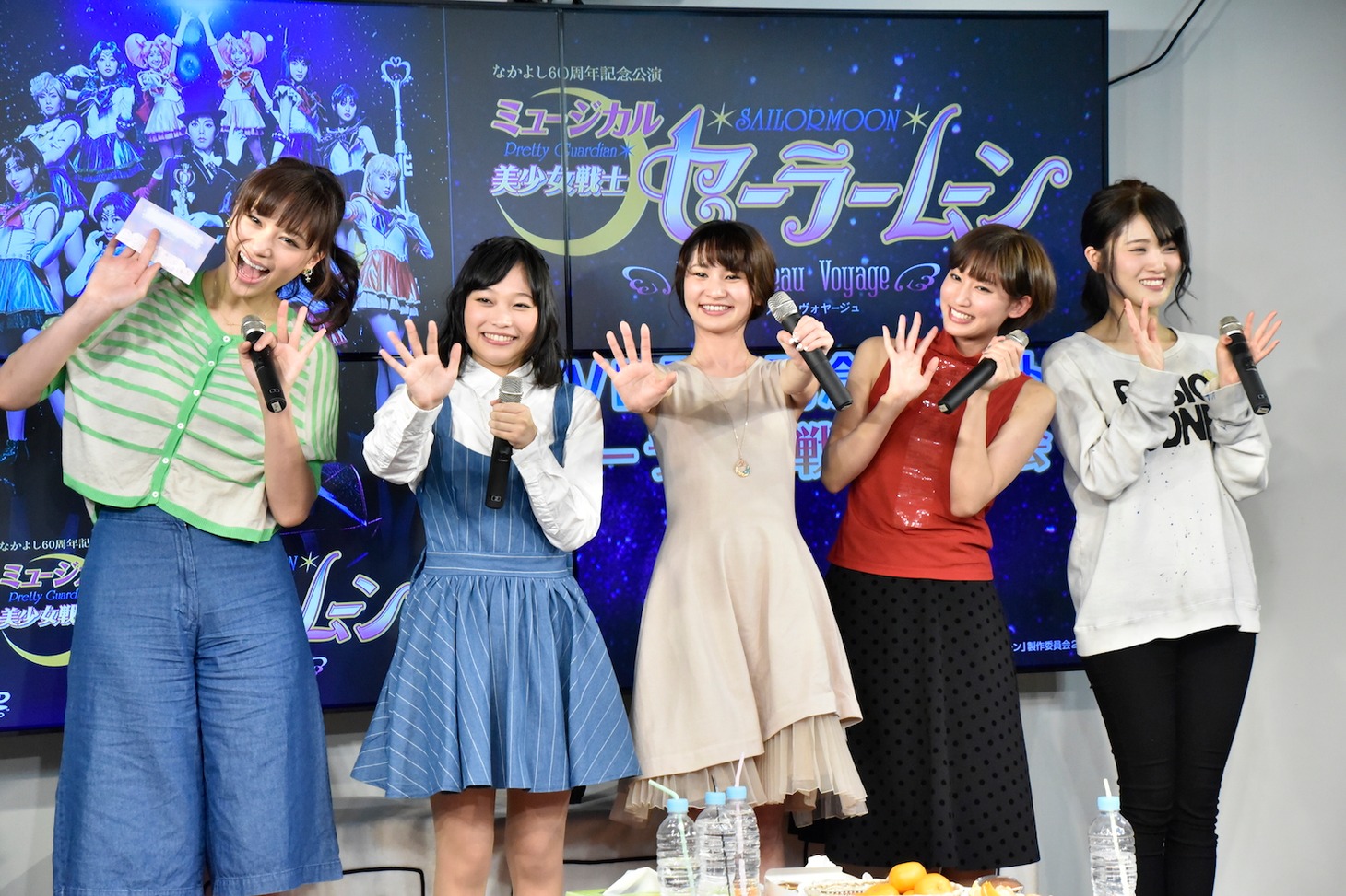 （左から）高橋ユウ、小山百代、大久保聡美、七木奏音、坂田しおり。