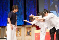 決勝のメイン調理者に選ばれた松岡禎丞。