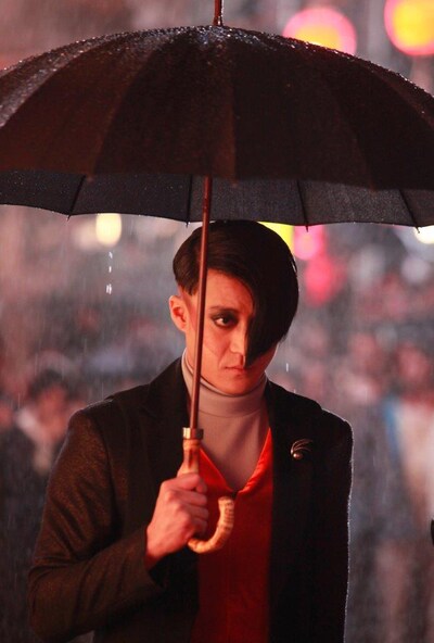 「テラフォーマーズ」より、小栗旬扮する本多晃博士。