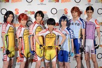 （左から）手嶋純太役の鯨井康介、鳴子章吉役の鳥越裕貴、今泉俊輔役の太田基裕、小野田坂道役の小越勇輝、真波山岳役の植田圭輔、葦木場拓斗役の東啓介、御堂筋翔役の村田充。