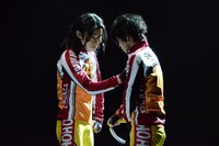 「舞台『弱虫ペダル』～総北新世代、始動～」ゲネプロより、手嶋純太と小野田坂道。