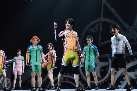 「舞台『弱虫ペダル』~総北新世代、始動~」ゲネプロより、杉元照文と総北メンバー。