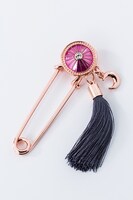 神威の持っている傘をイメージしたストールピン。