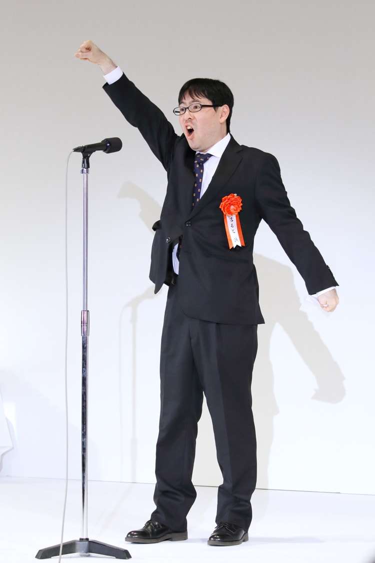 第61回小学館漫画賞の贈呈式で、「コロコロ最高ー!!」と叫ぶ吉もと誠。