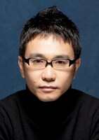 千駄木廉太郎役を演じる八嶋智人。