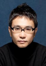 千駄木廉太郎役を演じる八嶋智人。