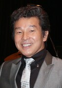 父親・立木辰志役を演じる尾藤イサオ。