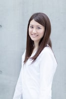 白神葉子役の飛鳥凛。