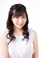 紅本明里役の加藤智子。