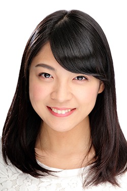 朱美みかん役の永吉明日香。