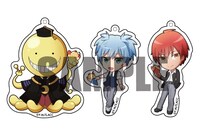 店頭で販売されるアクリルキーホルダー。