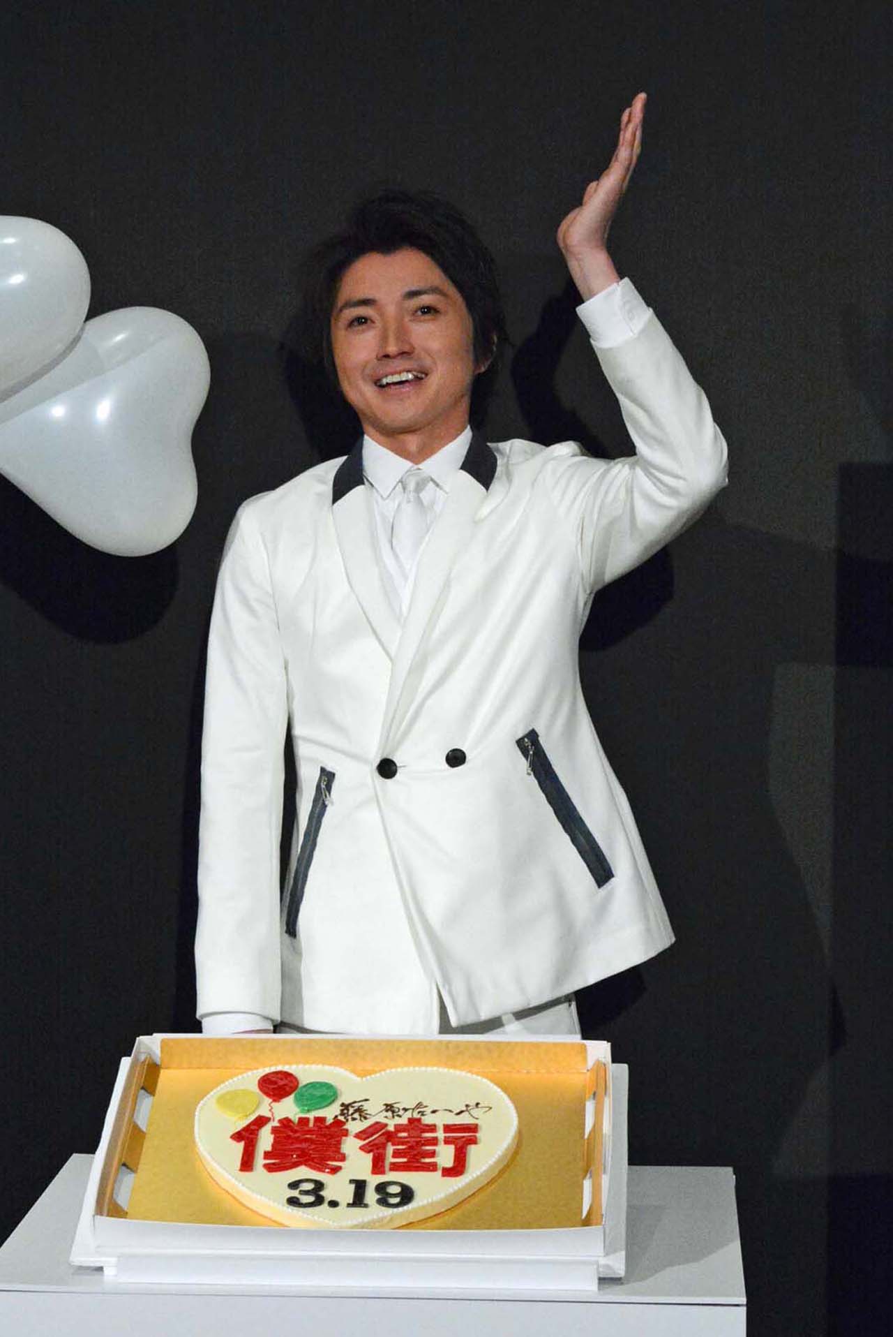 巨大ホワイトチョコレートと藤原竜也。