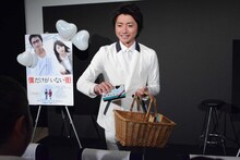 報道陣にもチョコレートを配りにきた藤原竜也。