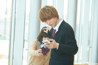 映画「オオカミ少女と黒王子」の場面写真。