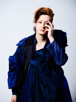 中村龍介演じるドローナ。「黄金の釣針」を追う深海の使者。