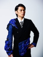 渡辺和貴演じる岸部秀夫（きしべひでお）。土地を買い漁る外資系エリート。