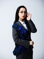 田代絵麻（地下空港）演じる豊玉エリー。堅物英語女教師。