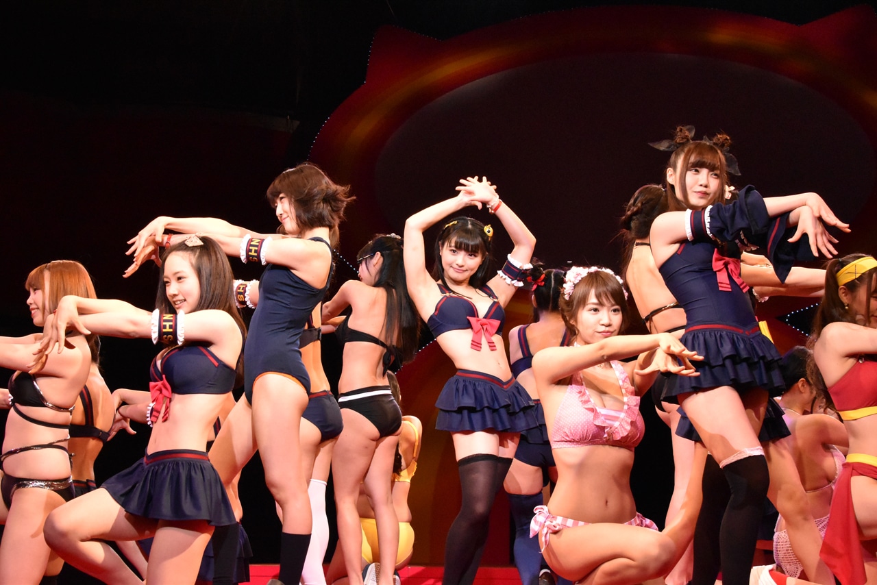 舞台「熱いぞ！猫ヶ谷!!」公開ゲネプロの様子。