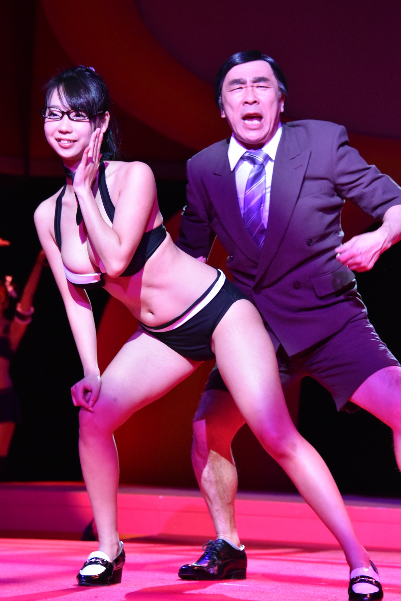 舞台「熱いぞ！猫ヶ谷!!」公開ゲネプロの様子。