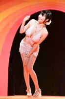 舞台「熱いぞ！猫ヶ谷!!」公開ゲネプロの様子。