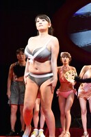 舞台「熱いぞ！猫ヶ谷!!」公開ゲネプロの様子。