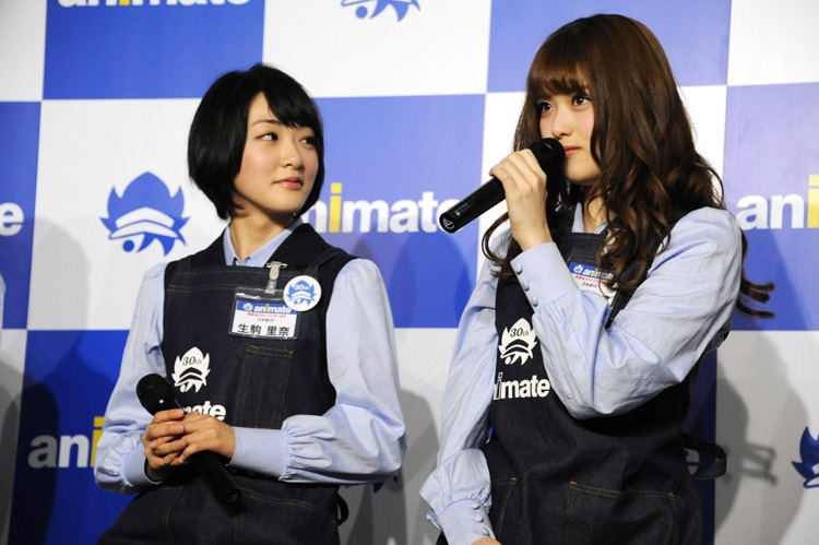 （左から）乃木坂46の生駒里奈、松村沙友理。