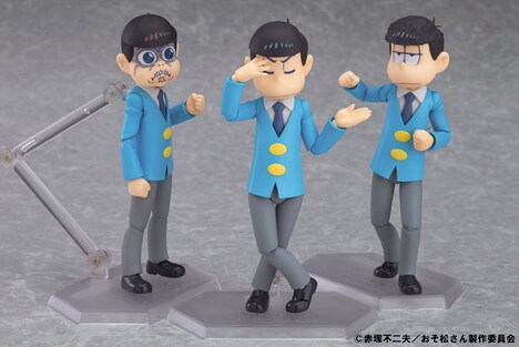 (左から)figma 松野トド松、figma 松野カラ松、figma 松野一松