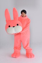 鈴木亮平演じるナベシマ。