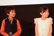 （左から）中川翼、鈴木梨央。