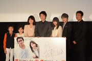 映画「僕だけがいない街」初日舞台挨拶の様子。（左から）中川翼、鈴木梨央、石田ゆり子、藤原竜也、有村架純、及川光博、平川雄一朗監督。